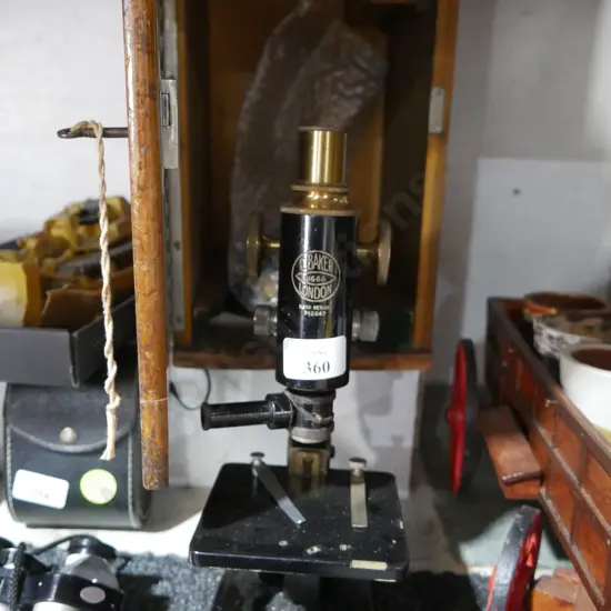Microscope