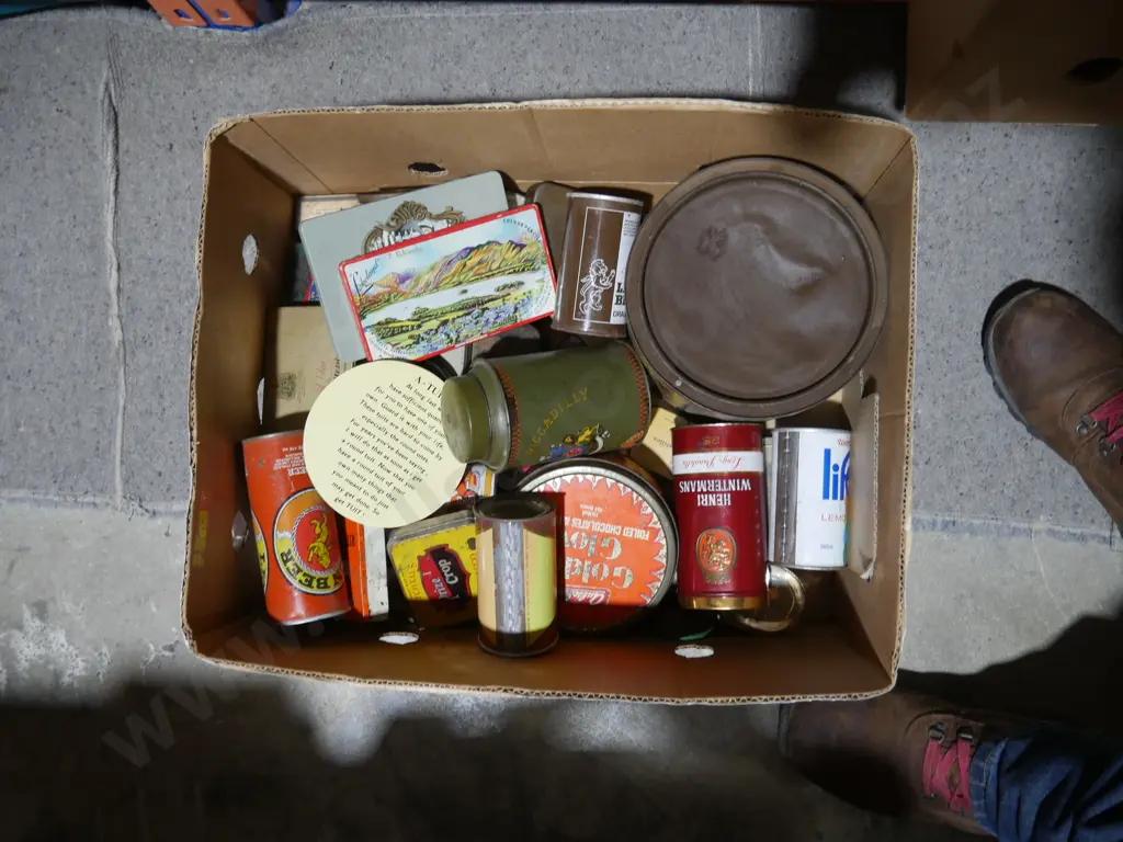 Assorted tins Image 1++