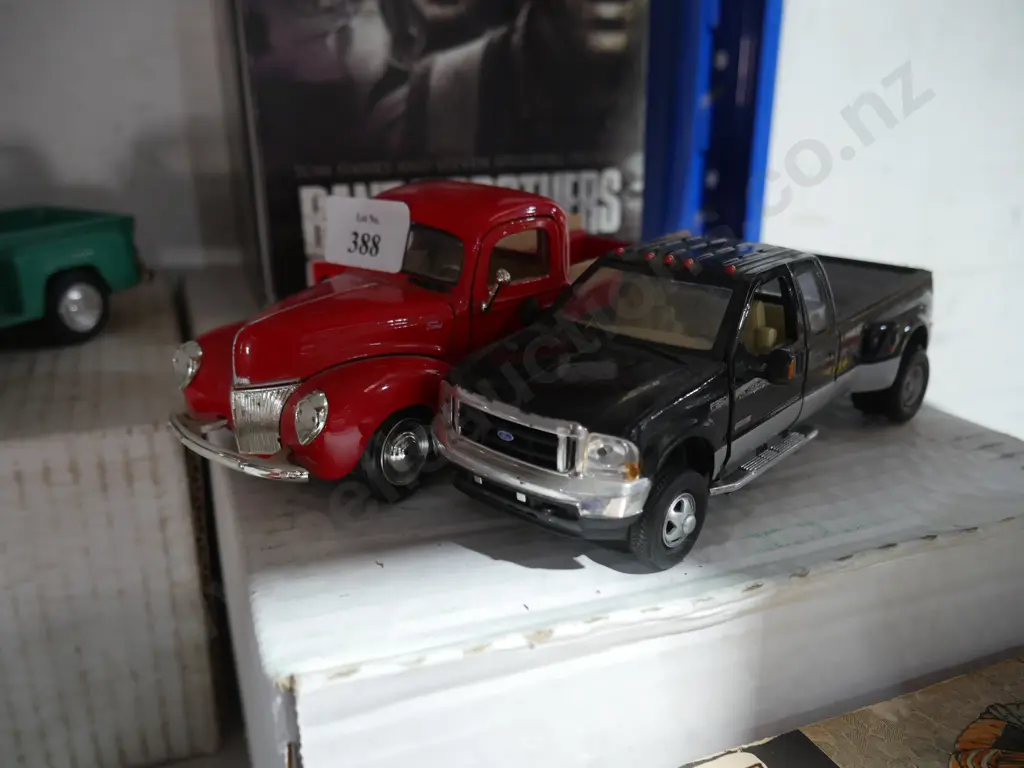 2 model cars Image 1++