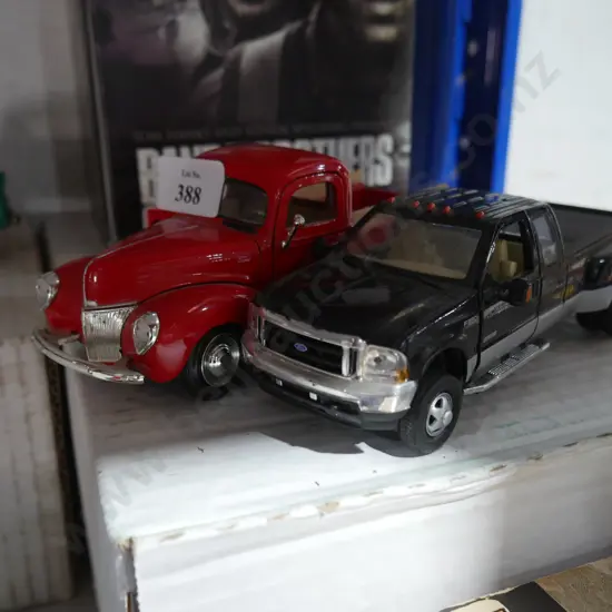 2 model cars