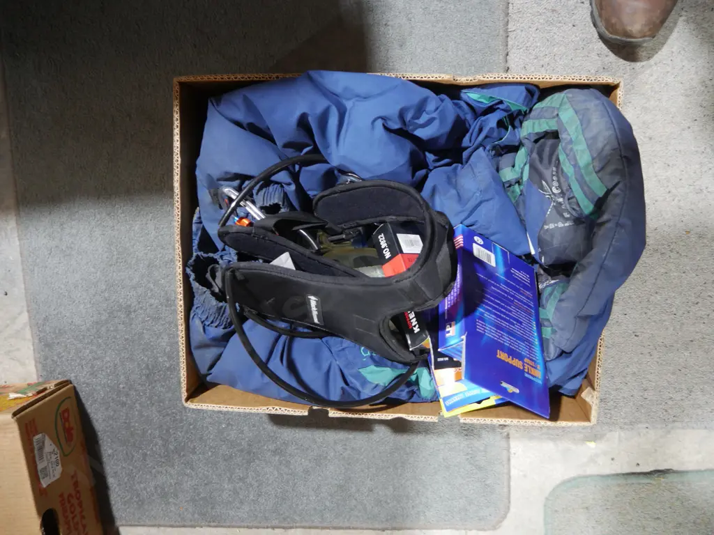 Jacket, knee supports etc Image 1++
