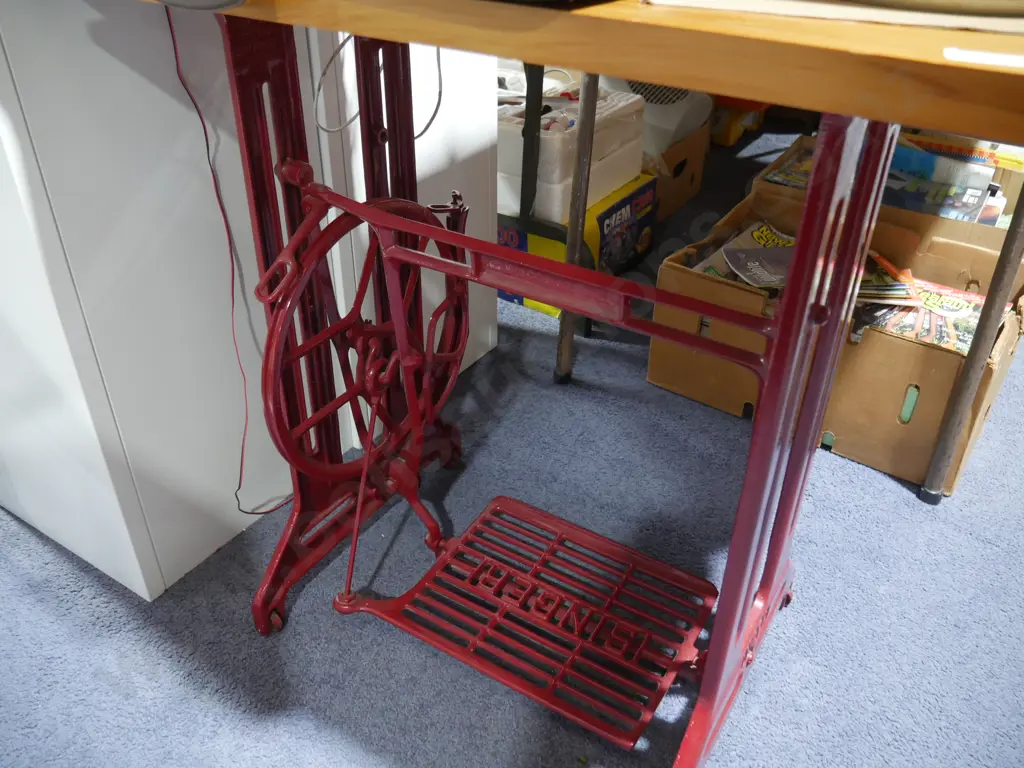 Singer sewing machine base table Image 1++