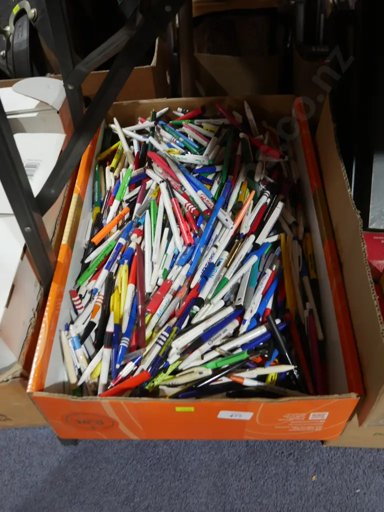 Box of pens Image 1++