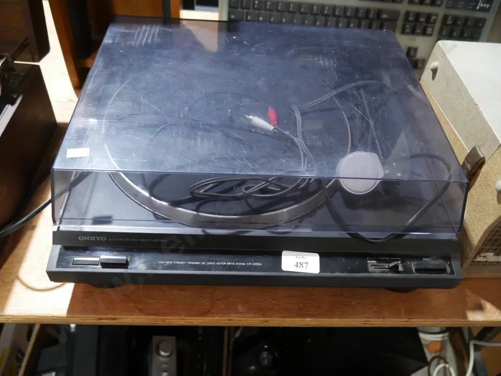 Onkyo turntable Image 1++