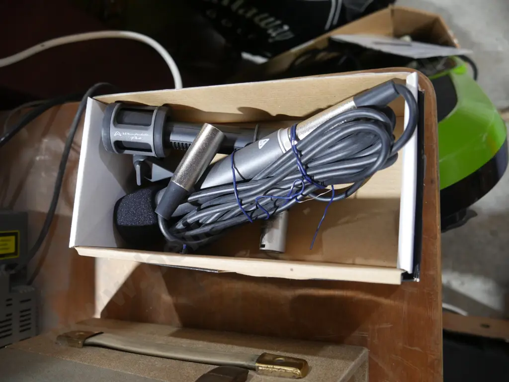 Microphone Image 1++
