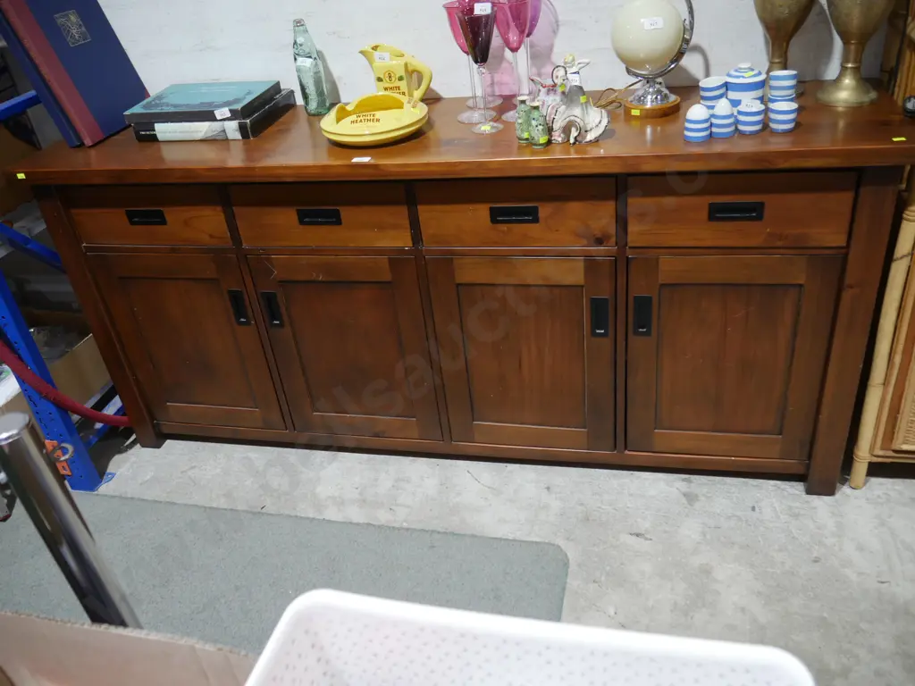 Sideboard Image 1++