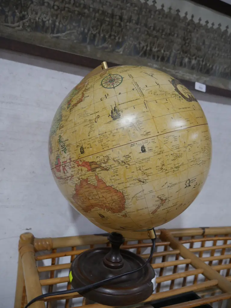 Globe lamp Image 1++