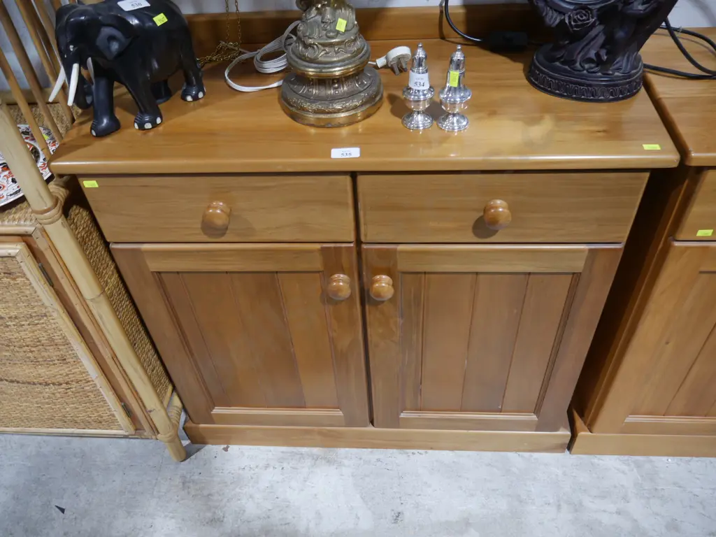 Sideboard Image 1++