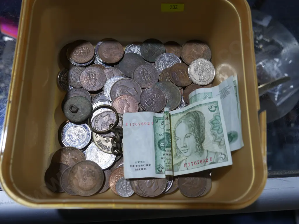 Assorted coins and notes Image 1++