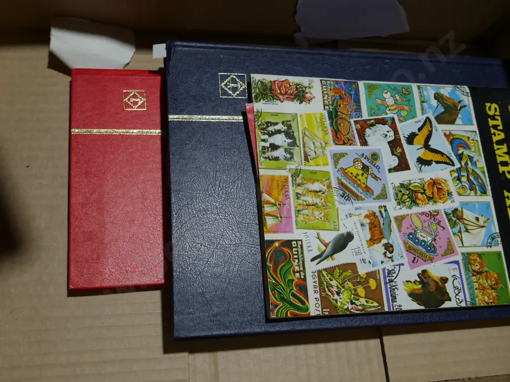 Stamp albums and loose stamps Image 1++