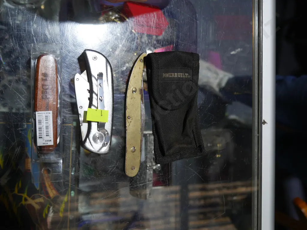 Assorted pocket knives Image 1++