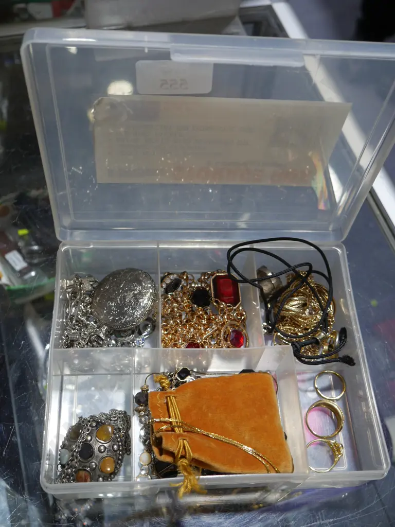 Assorted jewellery Image 1++