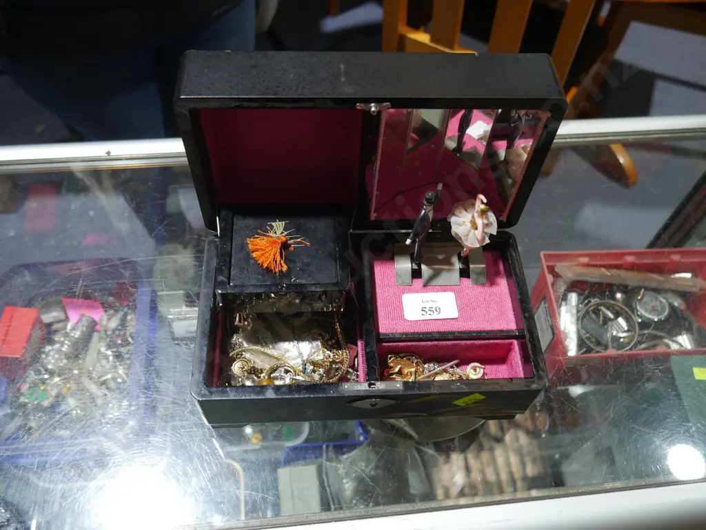 Jewellery and contents Image 1++