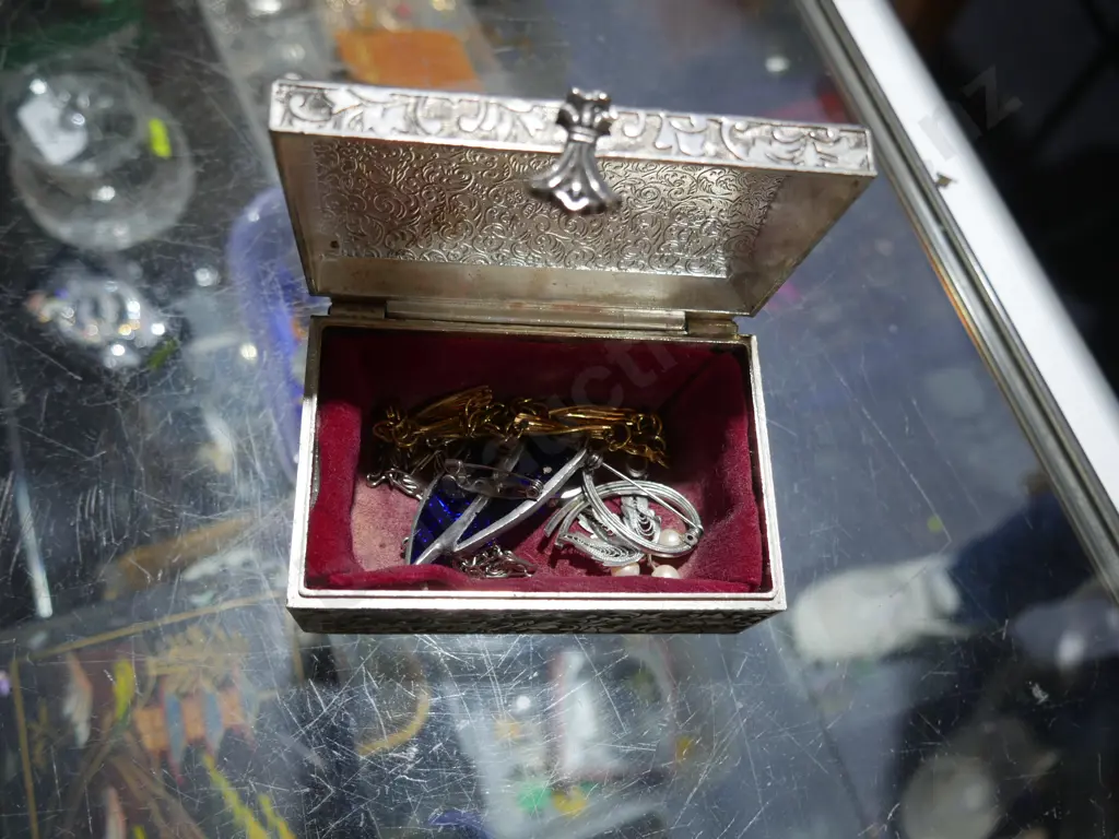 Trinket box and jewellery Image 1++
