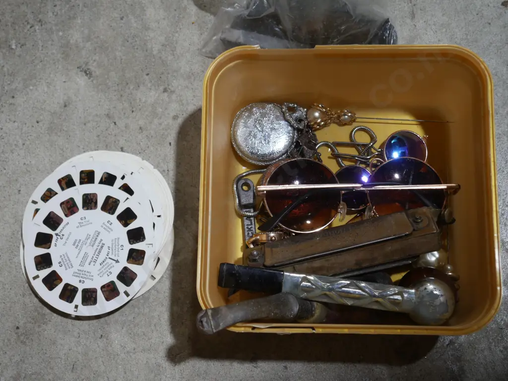 Viewmaster reels, clay pipes etc Image 1++