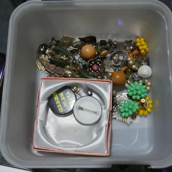 Assorted jewellery etc