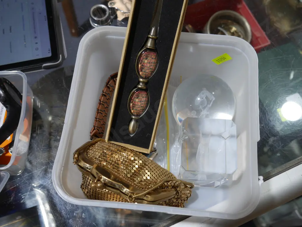 Paper weights etc Image 1++