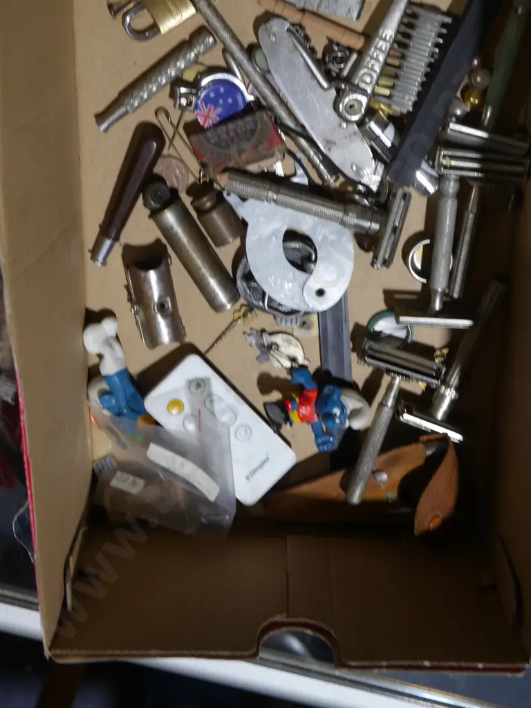 Assorted razors etc Image 1++