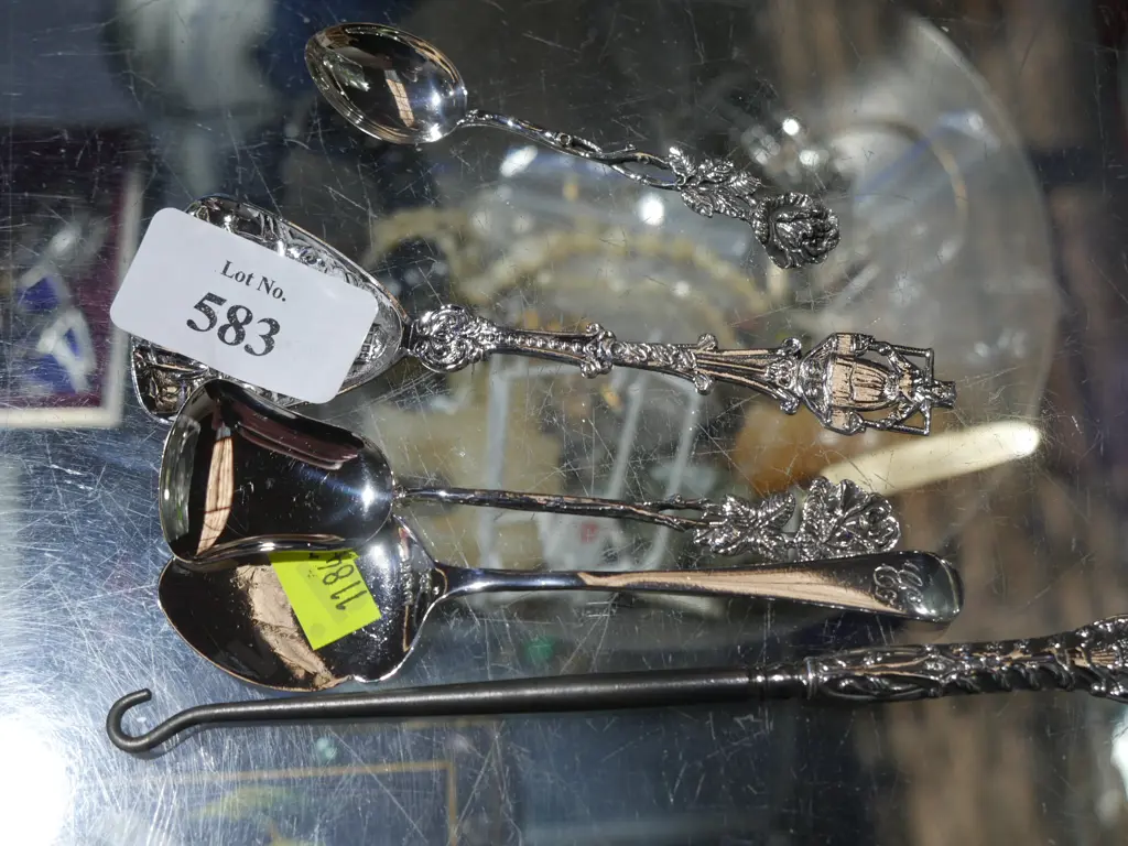 Five silver items Image 1++