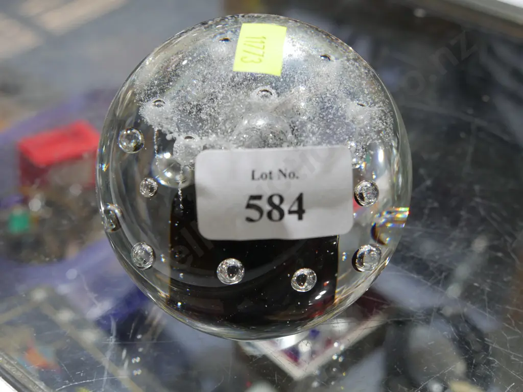 Glass paperweight Image 1++