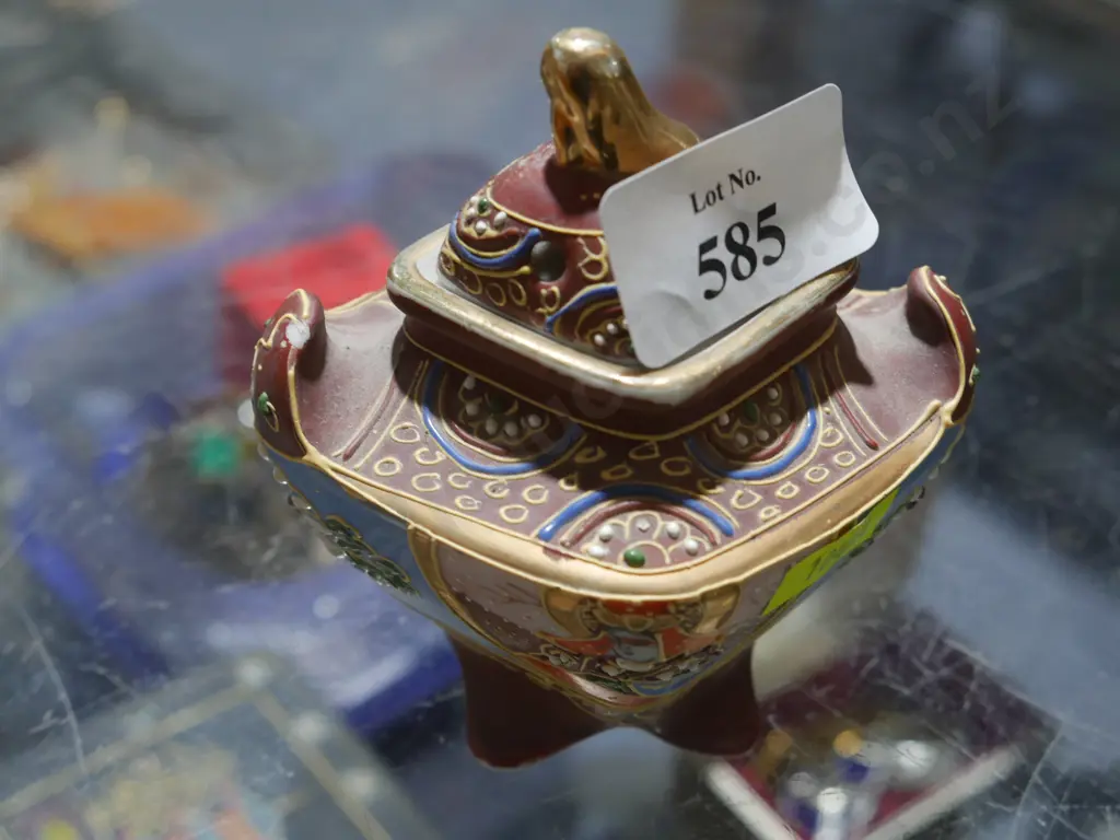 Oriental littered container Image 1++