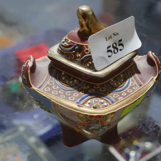 Oriental littered container