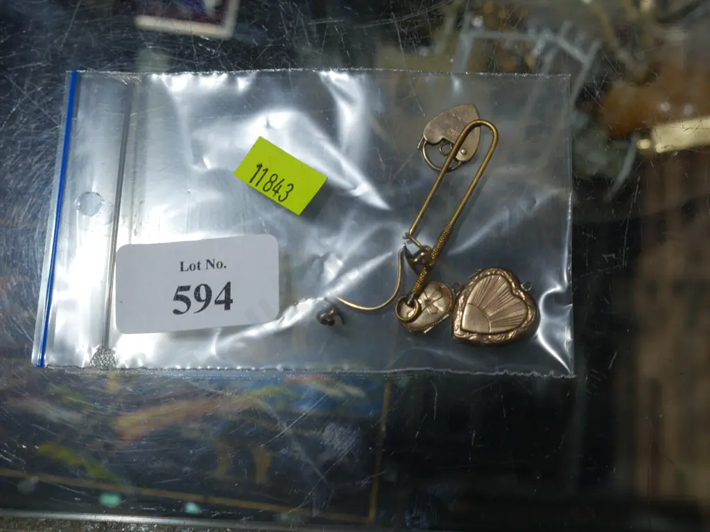 9 carat gold locket etc Image 1++
