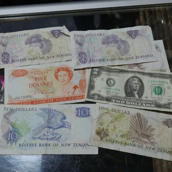 New Zealand banknotes etc