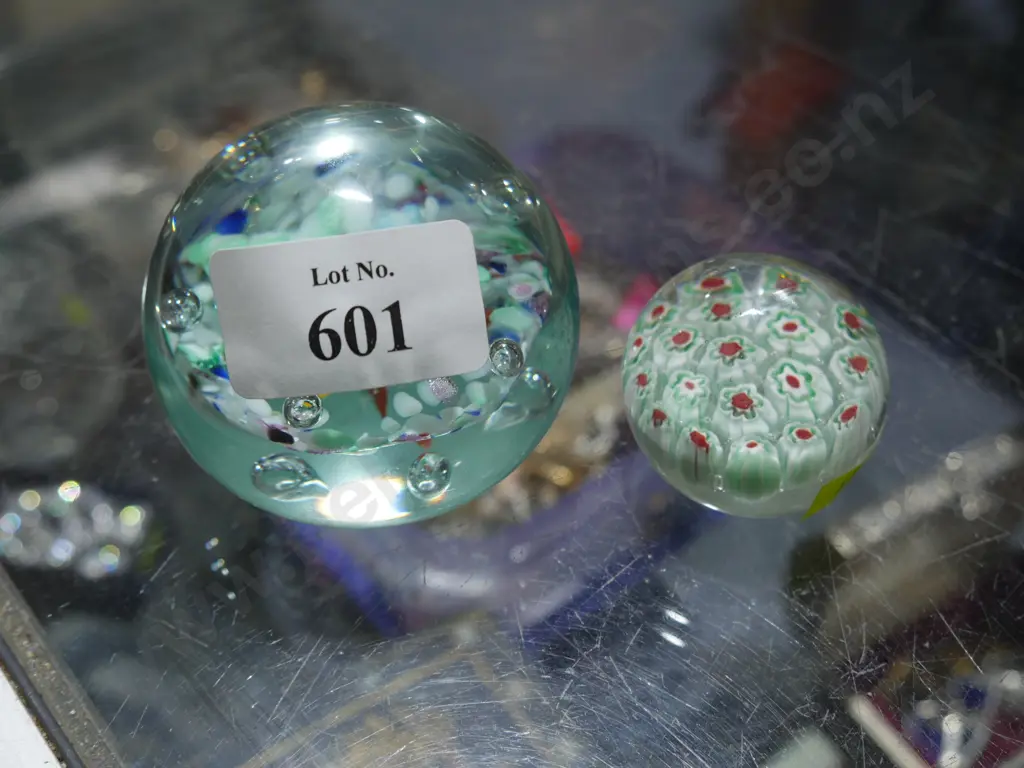 Two glass paperweights Image 1++