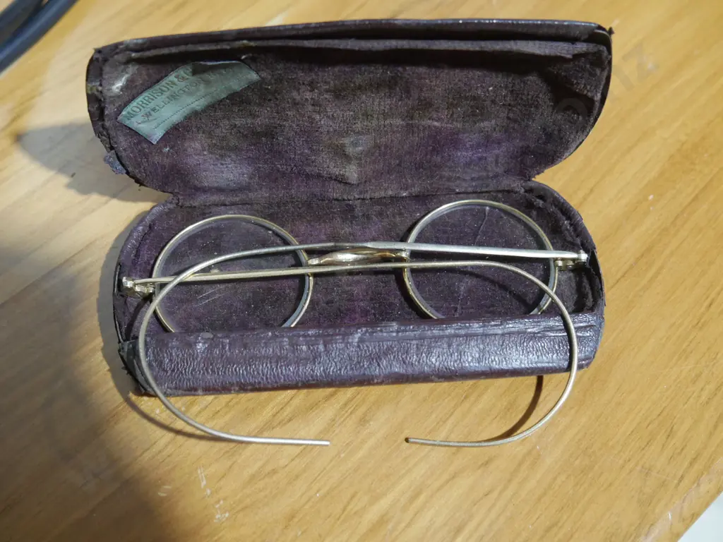 9 carat gold rimmed vintage glasses Image 1++