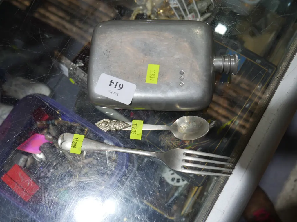 Hip flask of etc Image 1++