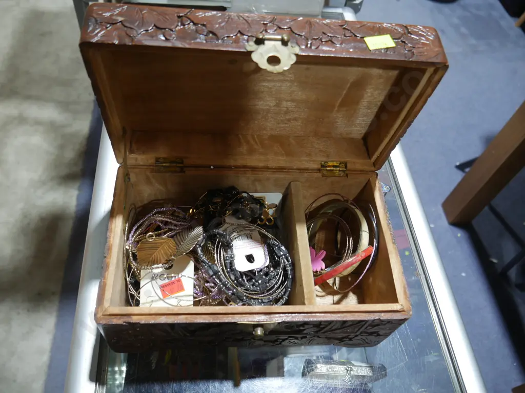 Camphor jewellery box and contents Image 1++
