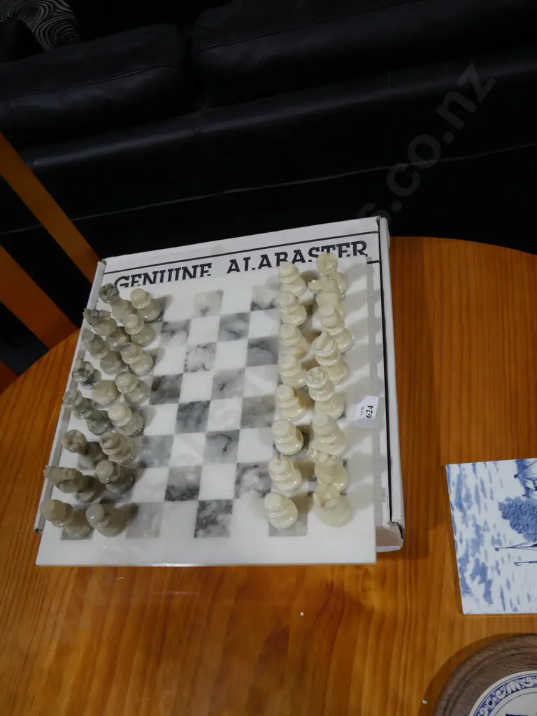 Alabaster chess set Image 1++