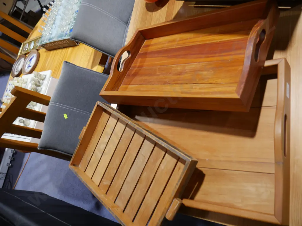 3 wooden serving trays Image 1++