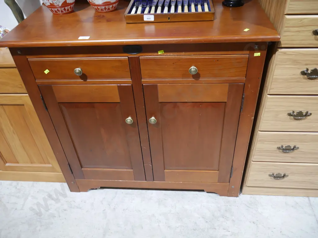 Sideboard Image 1++