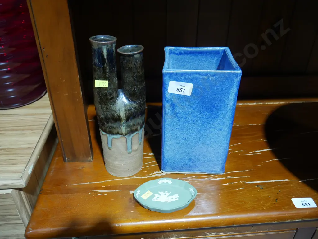 2 vases etc Image 1++