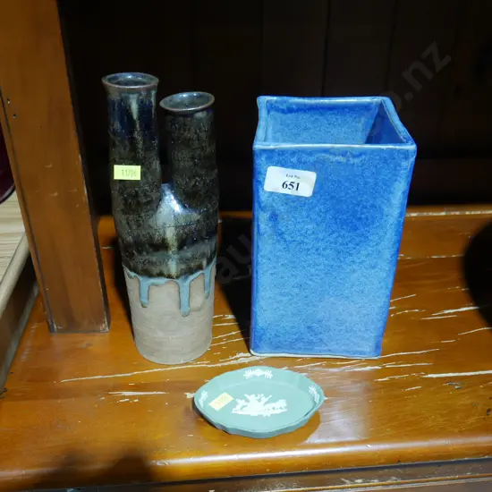 2 vases etc