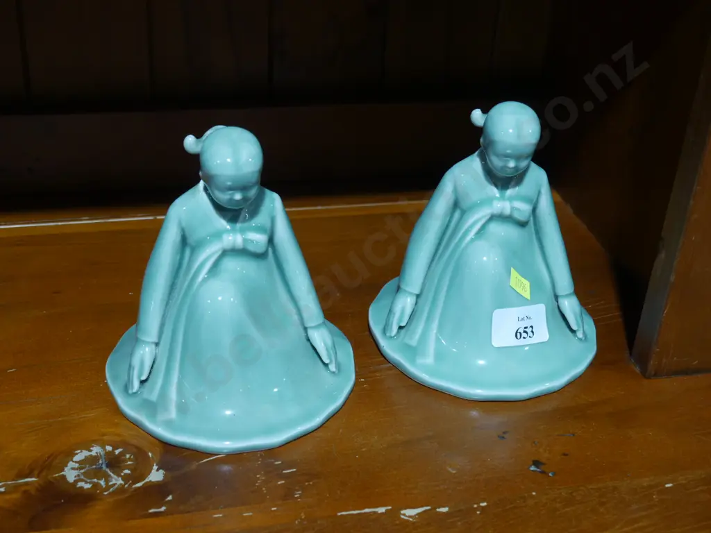 2 Oriental figurines Image 1++