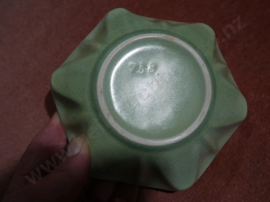 Crown Lynn fluted dish, number 738 Image 1++