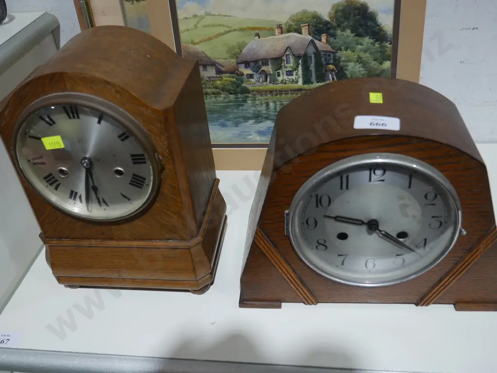 2 wood mantle clocks Image 1++