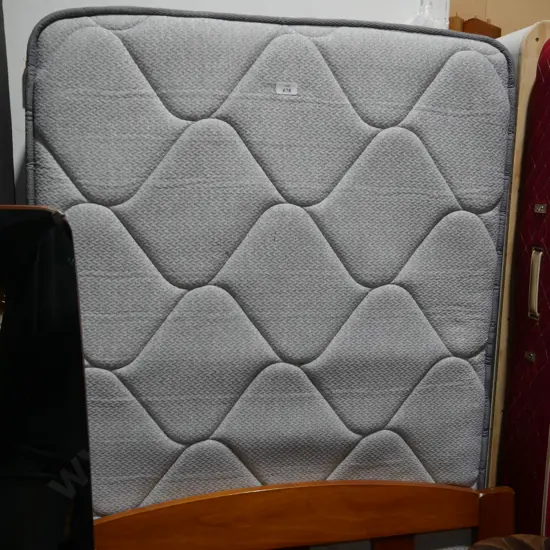 Single slat bed