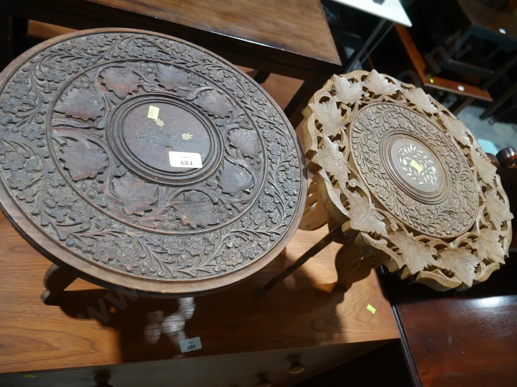 2 carved tables Image 1++