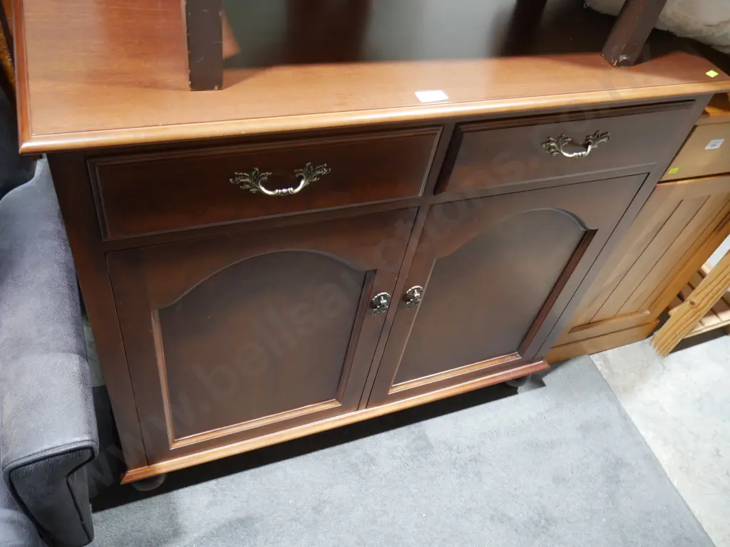 Sideboard Image 1++