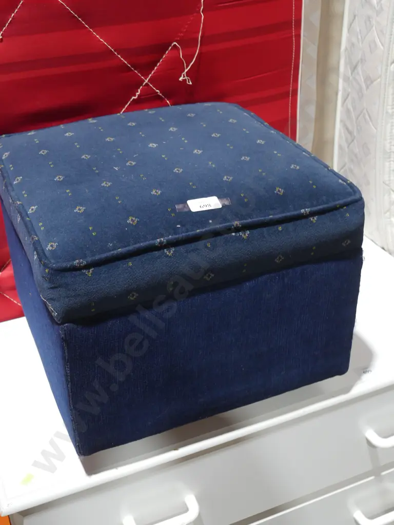 Storage footstool Image 1++