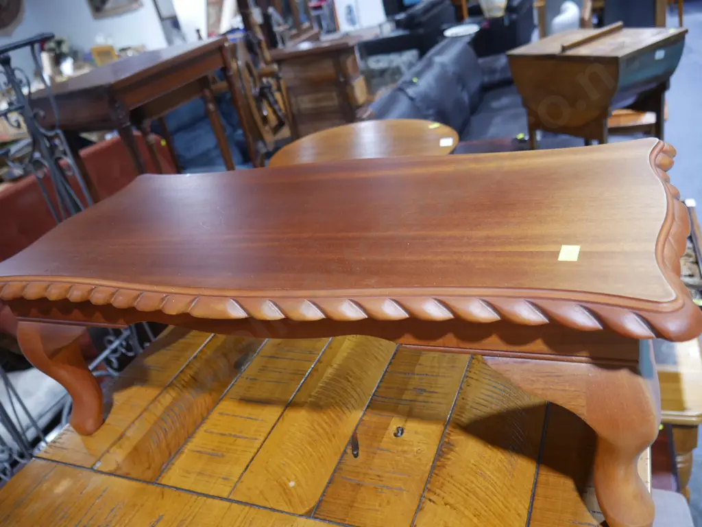 Small table Image 1++