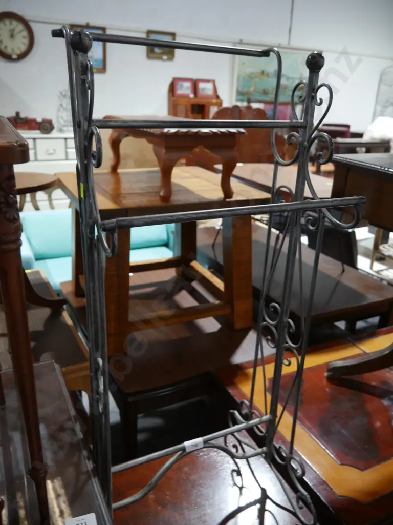 Wrought iron towel rail Image 1++