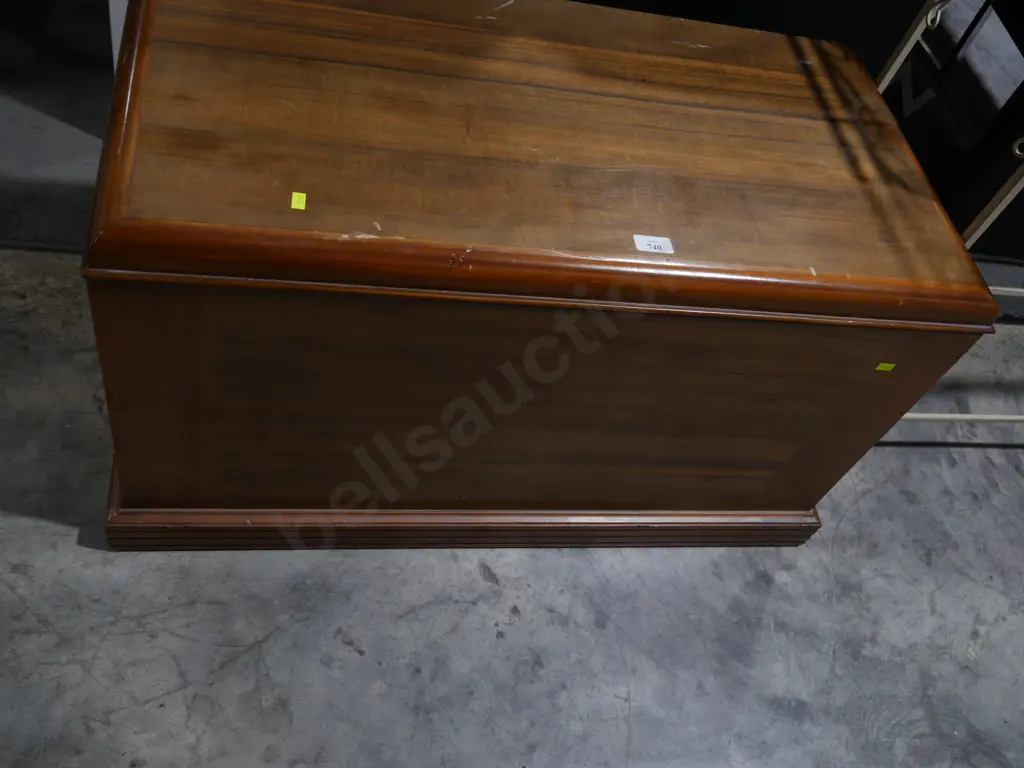 Wooden trunk Image 1++