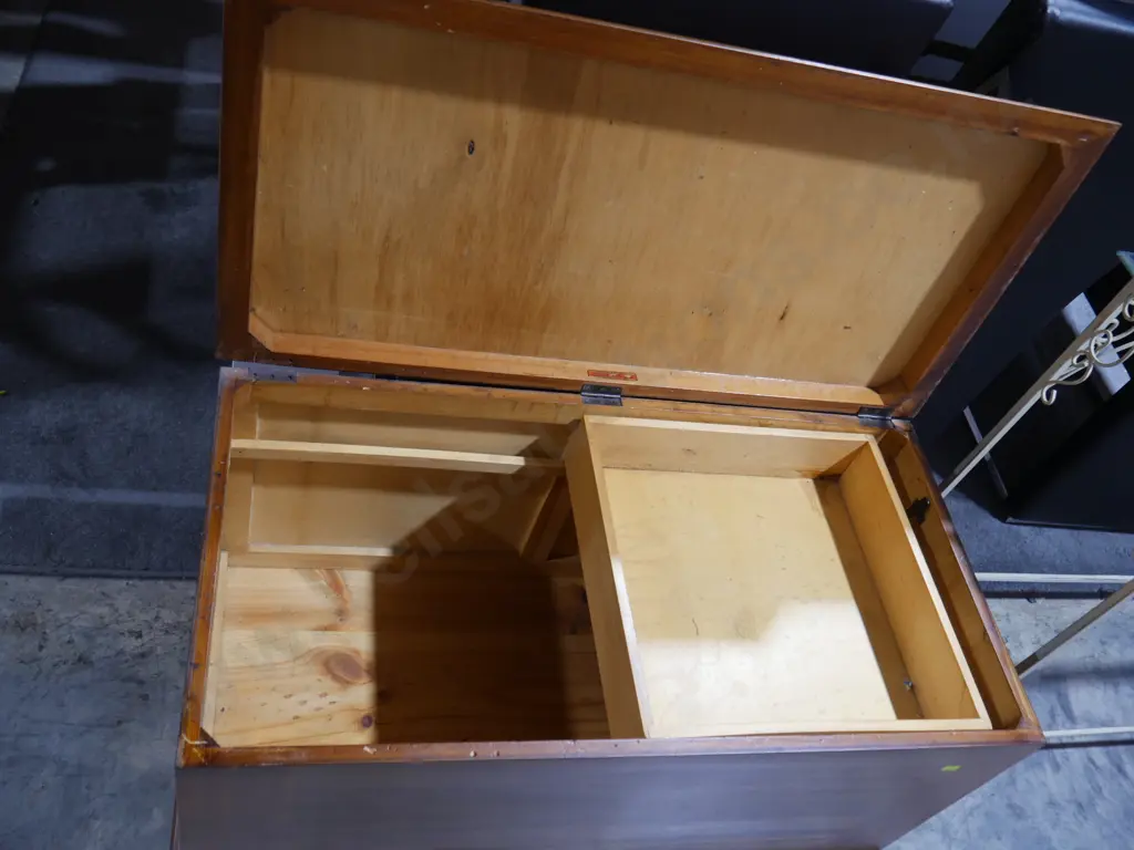 Wooden trunk Image 1++