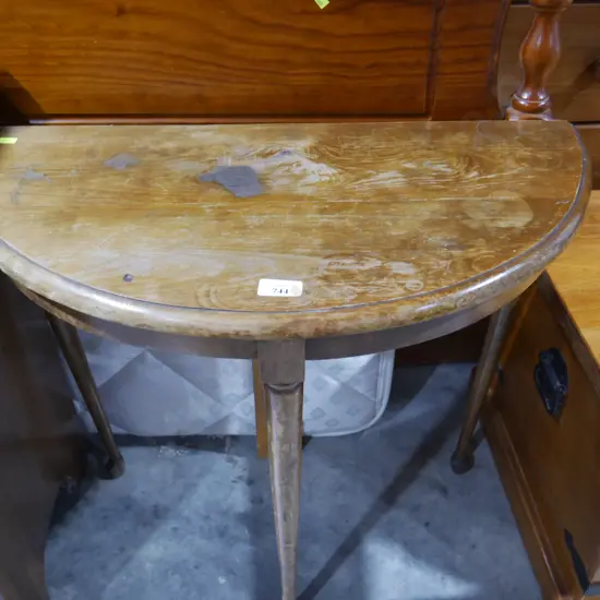 Half round table