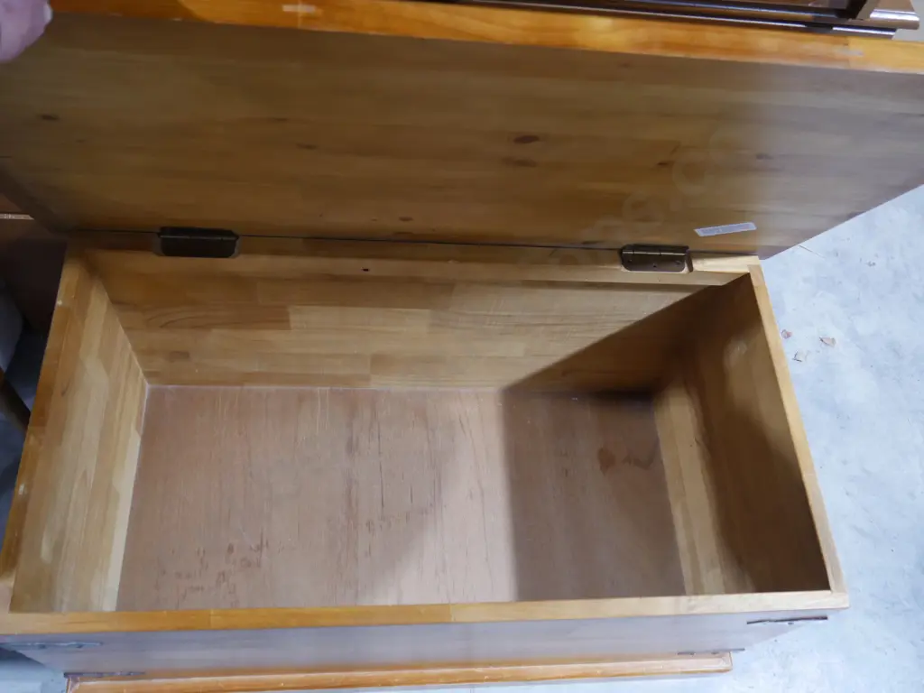 Wooden trunk Image 1++